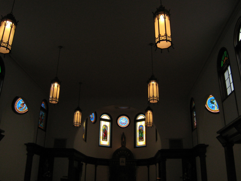 聖堂内のステンドグラス